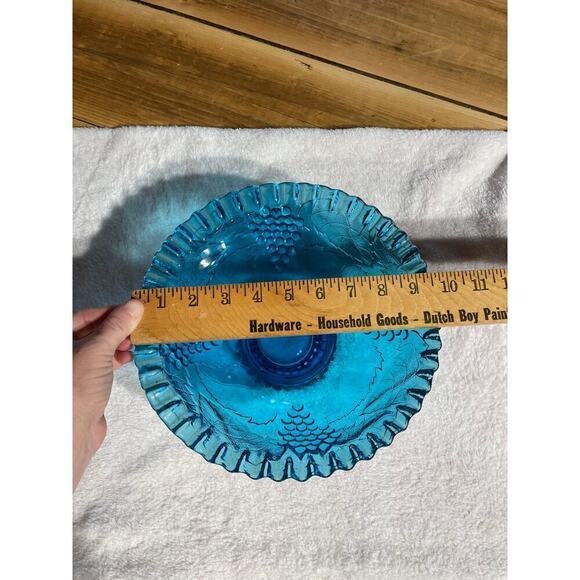 Vintage Depression blue glass fruit/candy bowl. Ruffle Edging. Grapes/leaves.10" - Picture 6 of 9